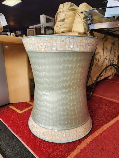 PIER 1 | 16R" Shell Pedestal Accent Table