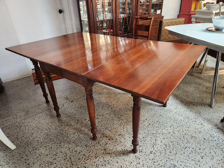 Willett Wildwood Antique Cherry Wood Dining Set
