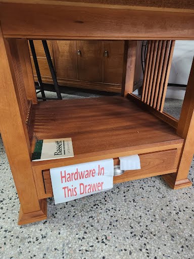 Bassett Dining Table 52" Round