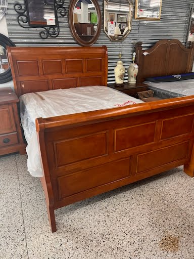 Faux Cherry Queen Bed w. Night Stand