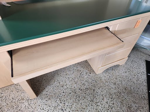 Desk w. Hutch Cork Backing