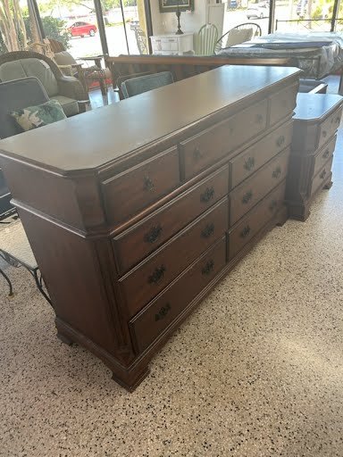 AMERICAN SIGNATURE 9 Drawer DK Dresser