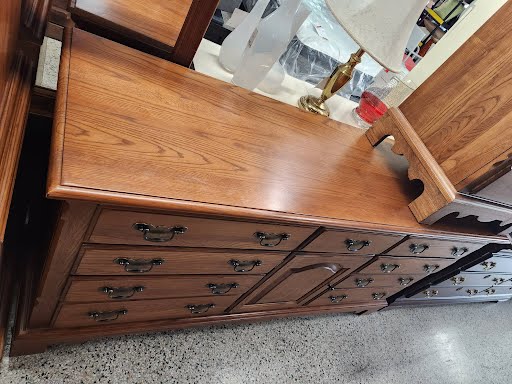 Durham Oak Furniture Dresser w. Mirror