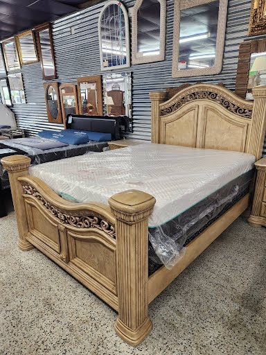 Wynwood Queen Bed Set w. 2 Nightstands