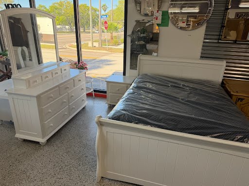 5 PC Queen White Cottage Set