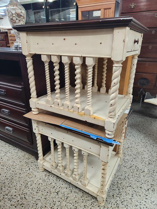 Riverside Furniture End Table