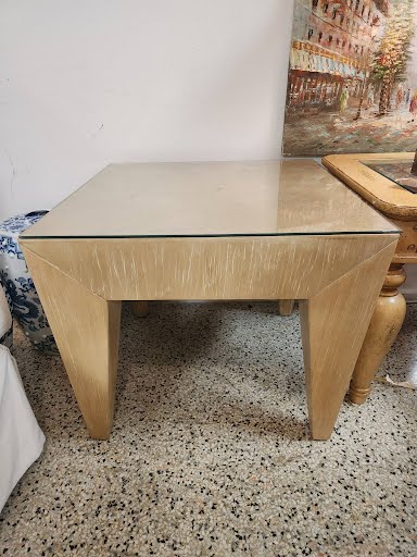 28" End Table - Light Wood