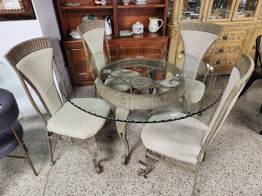 Dining Set 54" Round w. Four Chairs