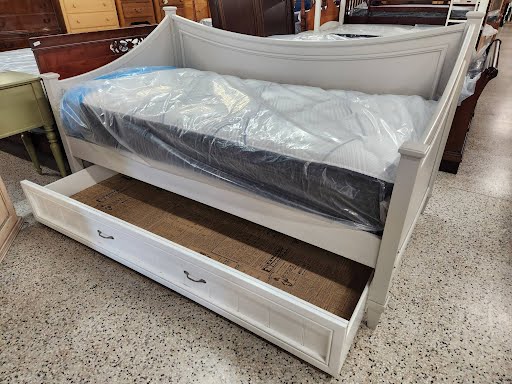 Grey/White Daybed