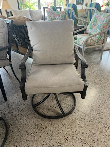 Outdoor Table w. 6 Chairs