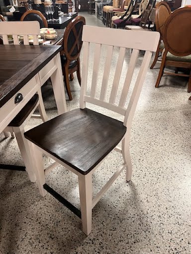 Rooms to Go Counter Table w. 6 Chairs Two Tone