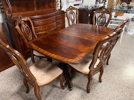 Thomasville Dining Set w. 6 Chairs