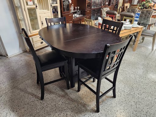 Counter Table w. Four Chairs 1 Leaf
