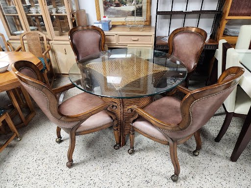 ROBB & STUCKY 48" Round Dining Set w. Four Chairs
