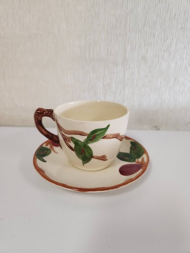 Flat cup and saucer Set