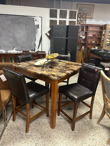 Dining Set w. Four Stools