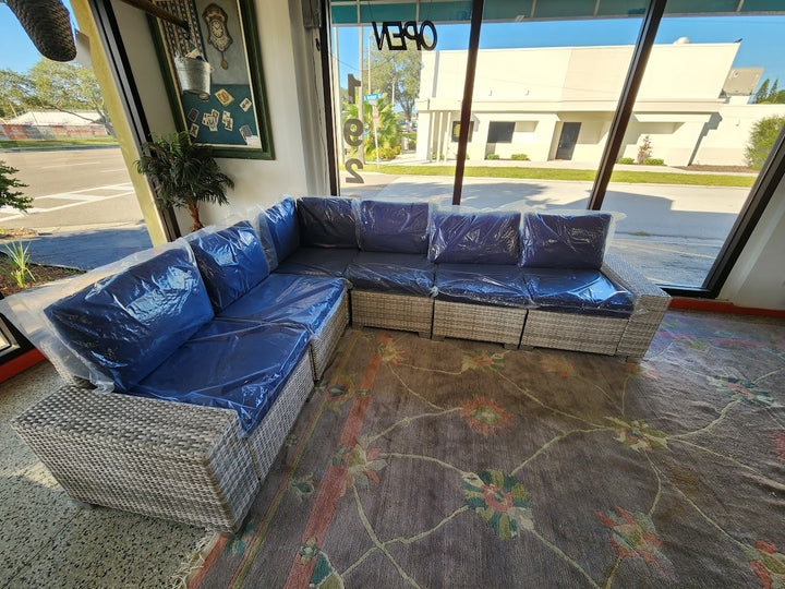 Grey resin 6 piece sectional