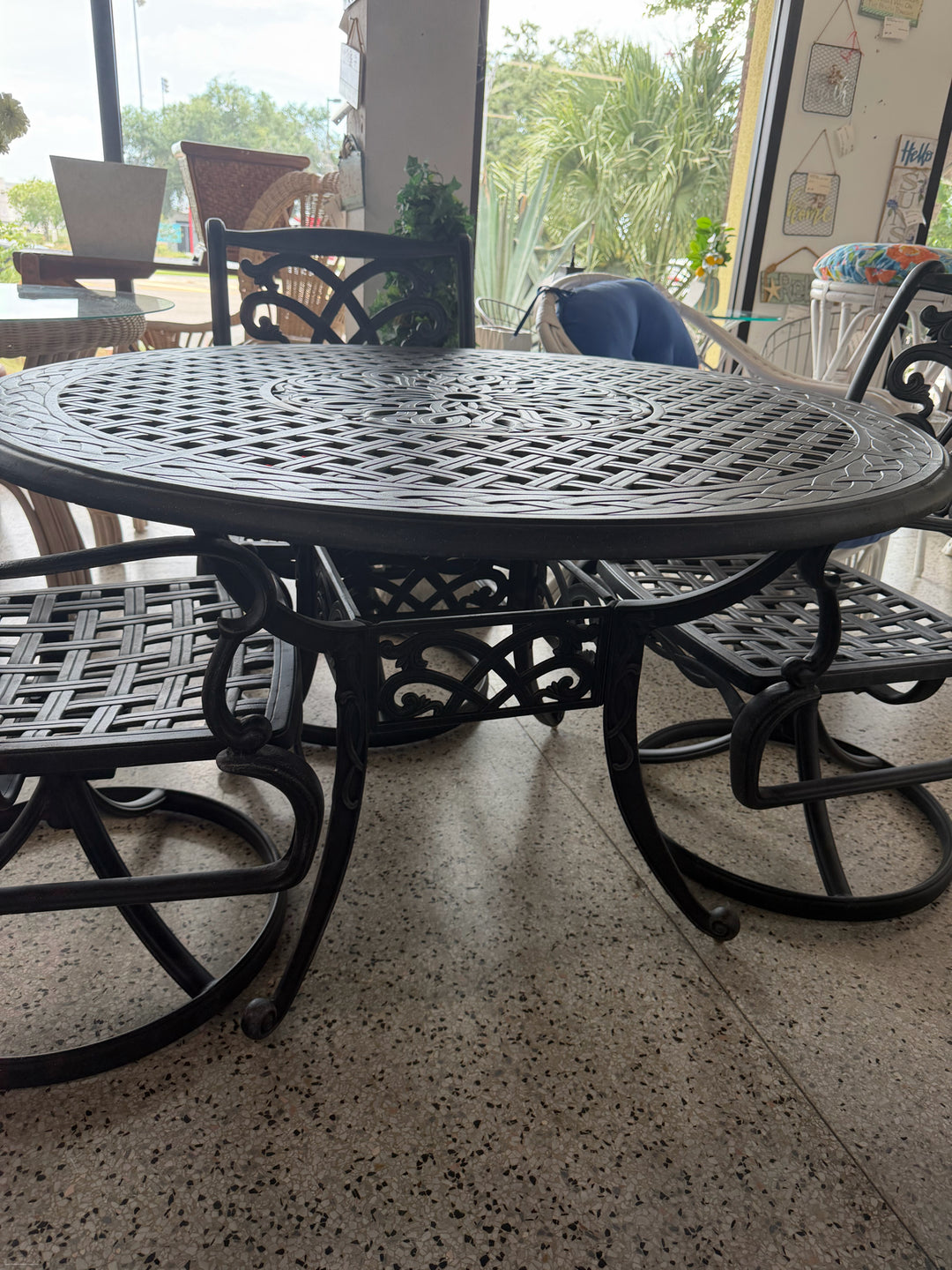 Table + 4 Cast Aluminum swivel Chairs (Outdoor Set)