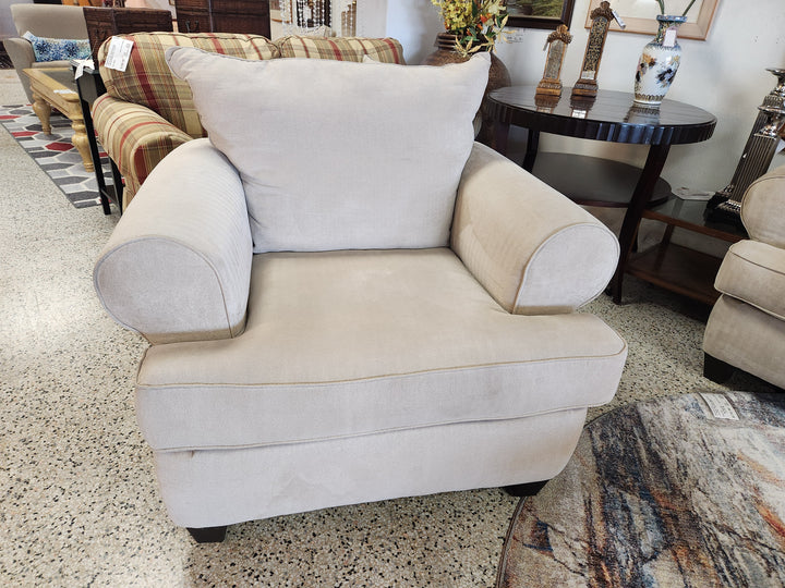 Beige Rooms to Go Chair
