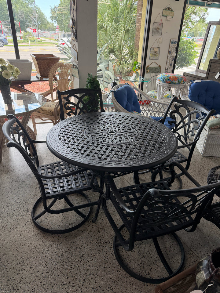 Table + 4 Cast Aluminum swivel Chairs (Outdoor Set)