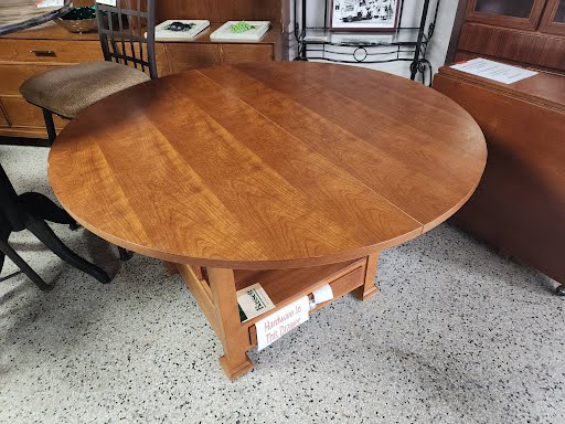 Bassett Dining Table 52" Round
