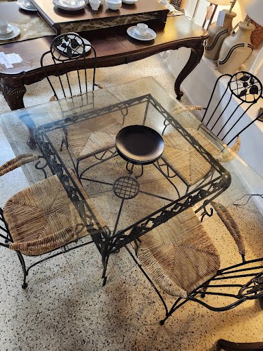 Outdoor Set Black Iron w. Four Chairs