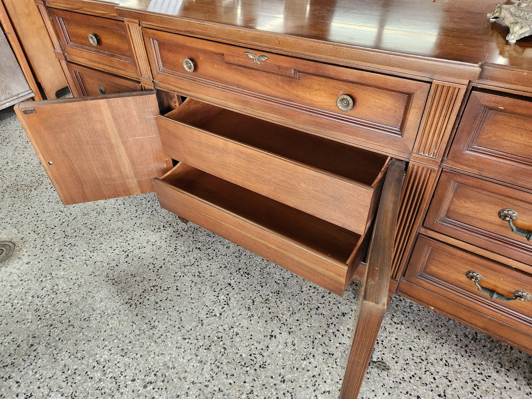 9 Drawer Broyhill Dresser