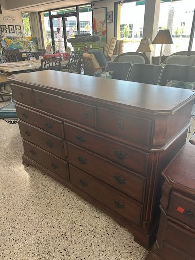 AMERICAN SIGNATURE 9 Drawer DK Dresser