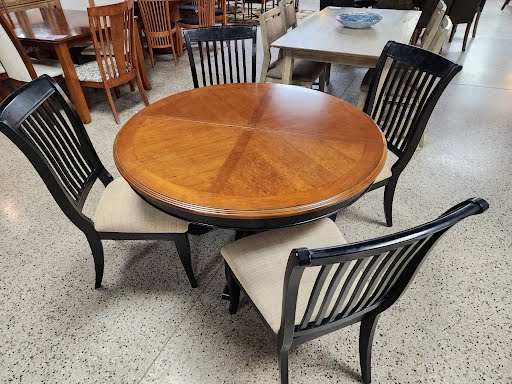 48" Round Dining Set w. Four Chairs