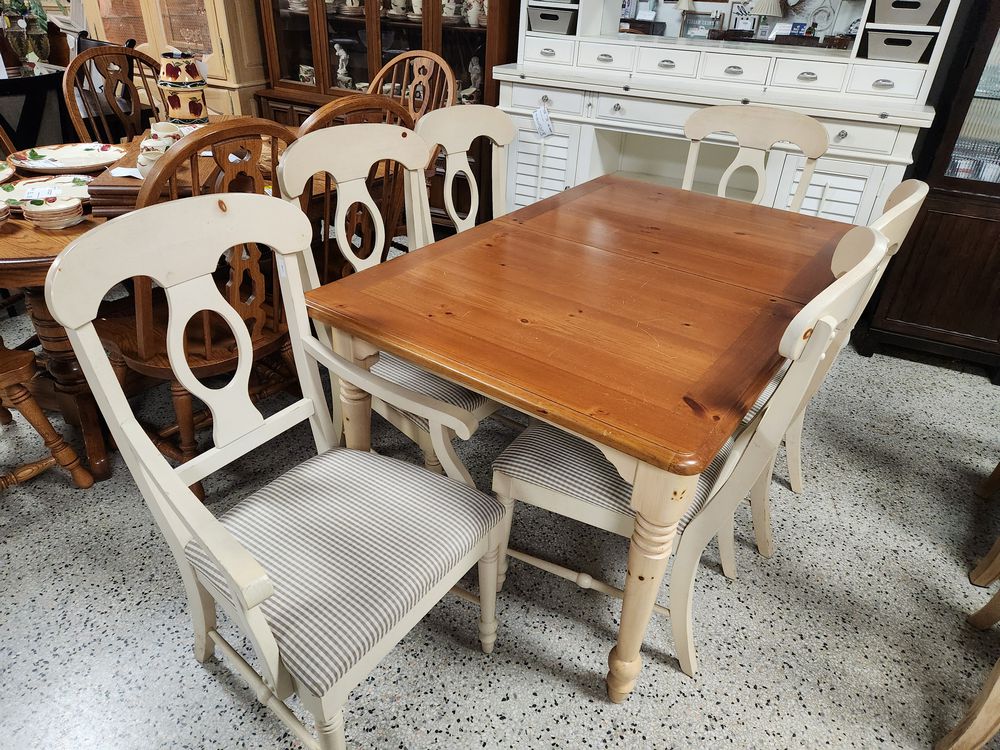 Knotty Pine Two Tone Dining Set