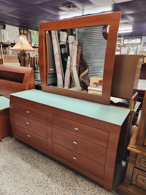 Dresser