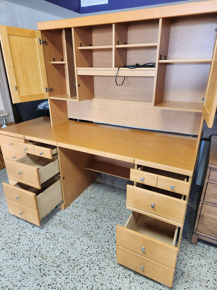 Maple Desk With Hutch