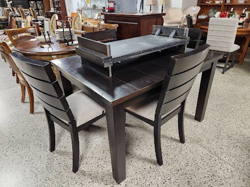 Dining Table w.Four Chairs/2 Leaves Dark Wood