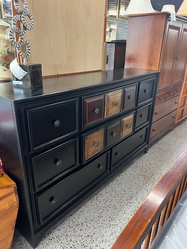 Dresser