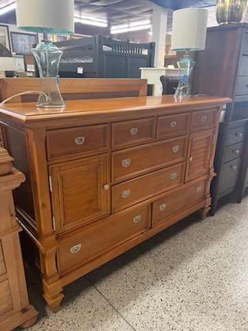 Light Wood Dresser w. Mirror