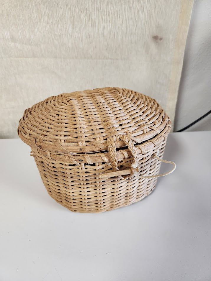 Weaved Basket With Lid