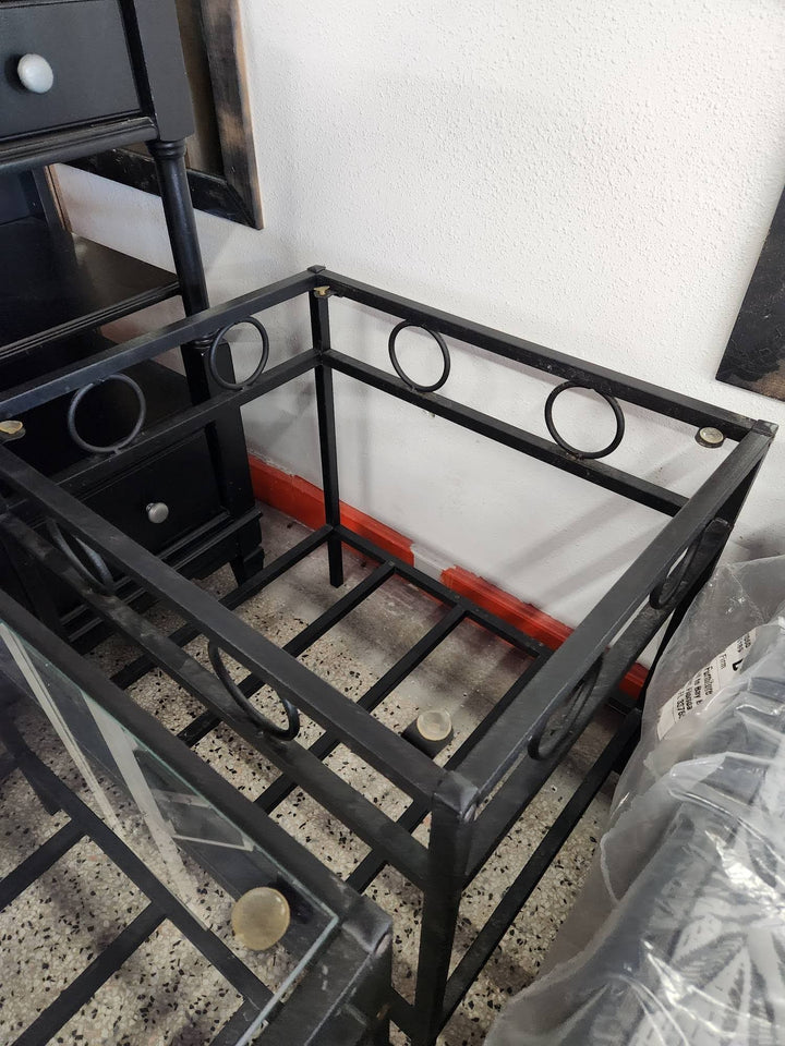 Black metal king bed w. 2 end tables