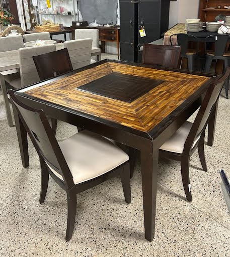 Dining Set Wood w. Four Chairs