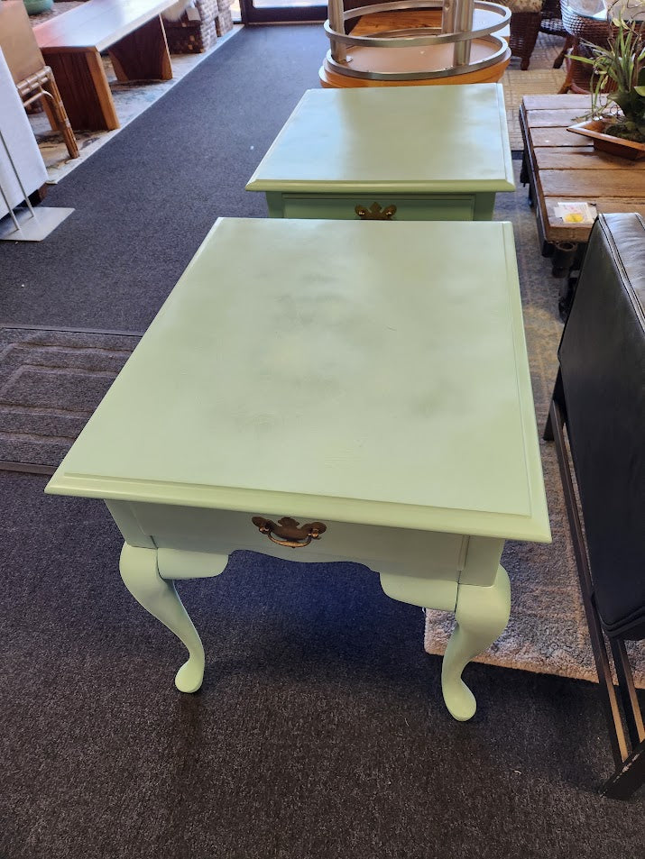 set of 2 wooden End Tables