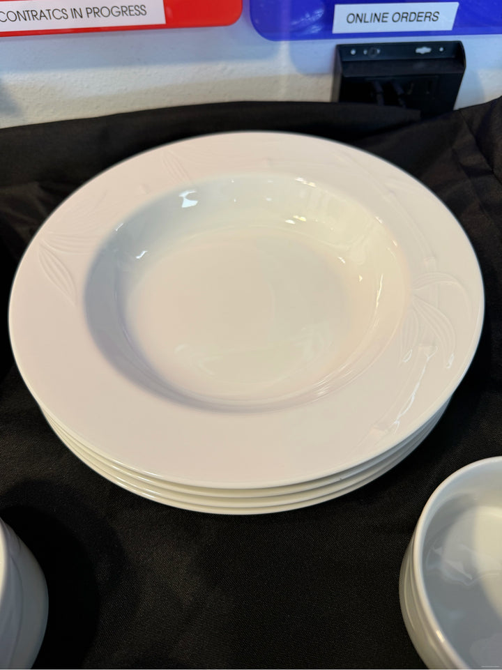 20 PC Set China Dishes