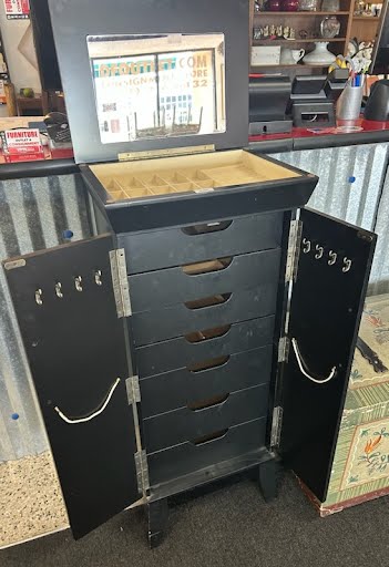 Jewelry Chest Black w. Mirror