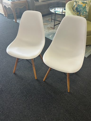 Set of 2 Resin Chairs
