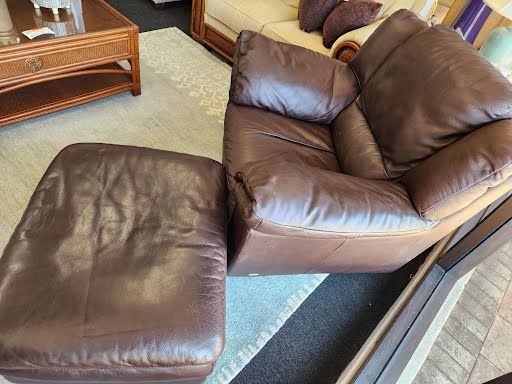 Natuzzi Chair w. Ottoman Brown