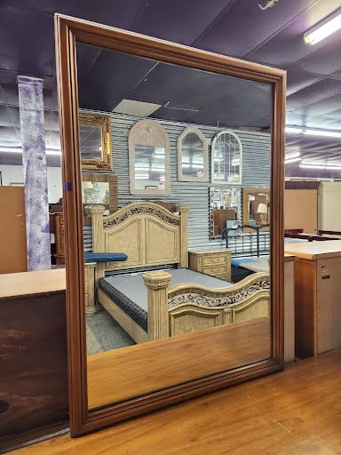 Dresser "White Fine Furniture" w. Mirror