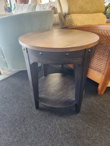 Kincaid 22.5" Round End Table