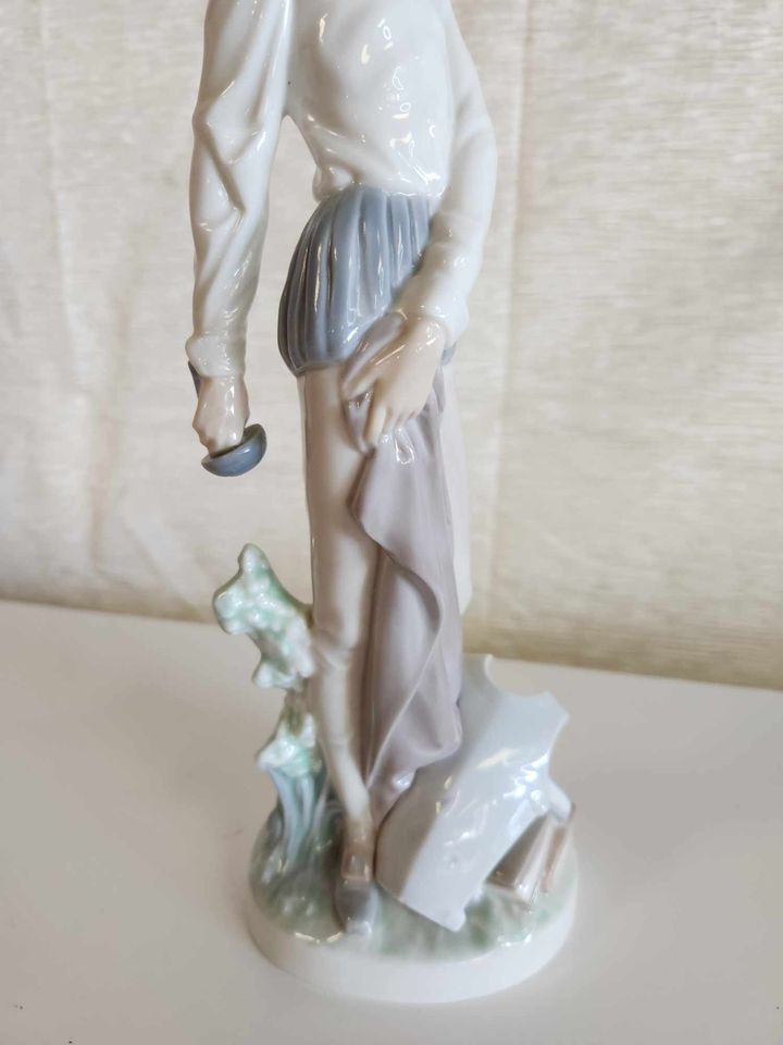 Don Quixote Standing up Figurine Lladro, missing sword