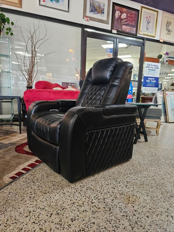 Black Power Recliner w. Cup Holder