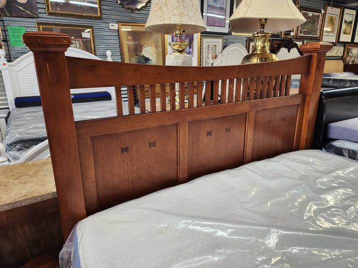 Queen Bed w/ Night Stand