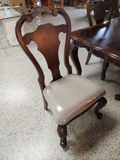 Dining Set Dark Wood w. 6 CHairs