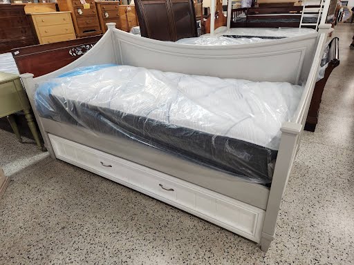Grey/White Daybed